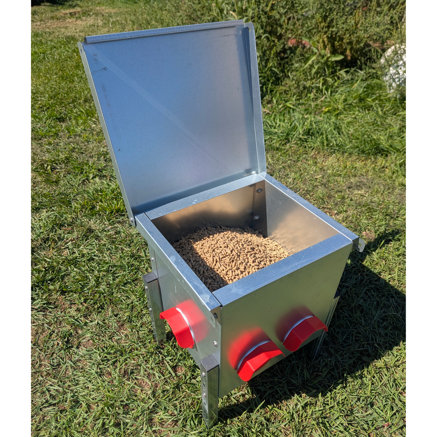 Hen's Choice™ - 25 or 85LB Capacity Automatic Chicken Feeder, Weather Resistant