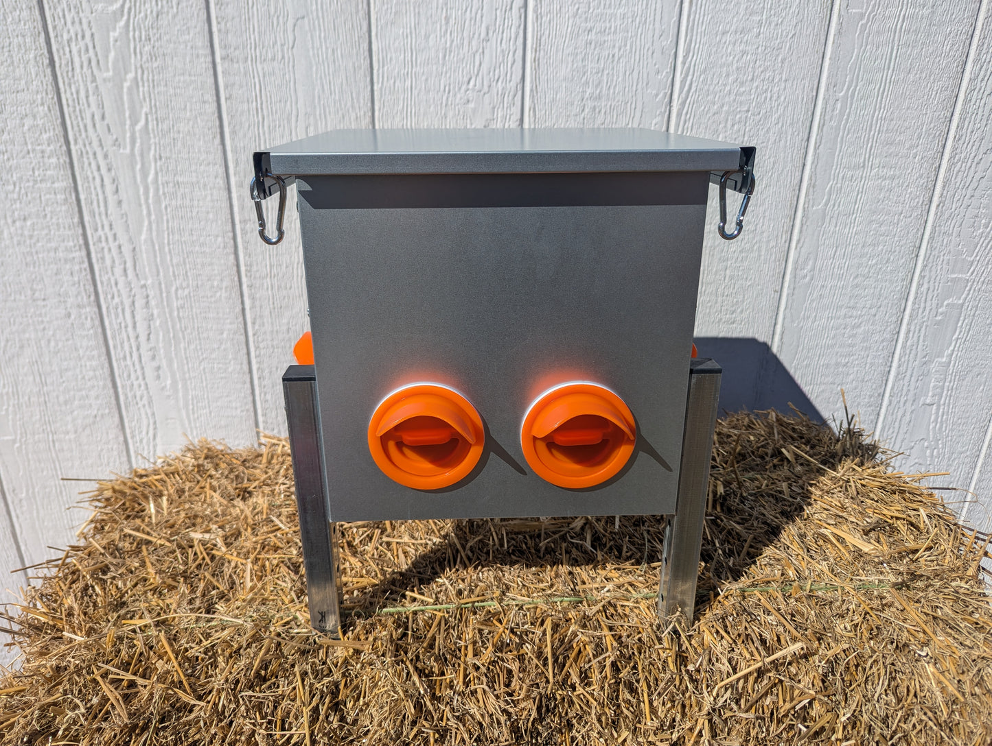 Hen's Choice™ - 25 or 85LB Capacity Automatic Chicken Feeder, Weather Resistant