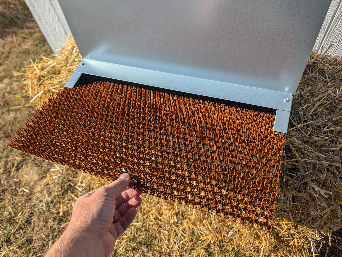 Hen's Choice™ - Roll Out Chicken Nest Box | Reversible | 2 Compartment 21"