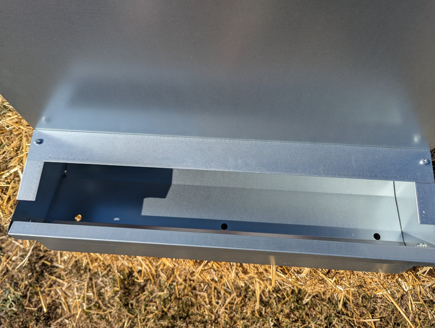 Hen's Choice™ - Roll Out Chicken Nest Box | Reversible | 2 Compartment 21"