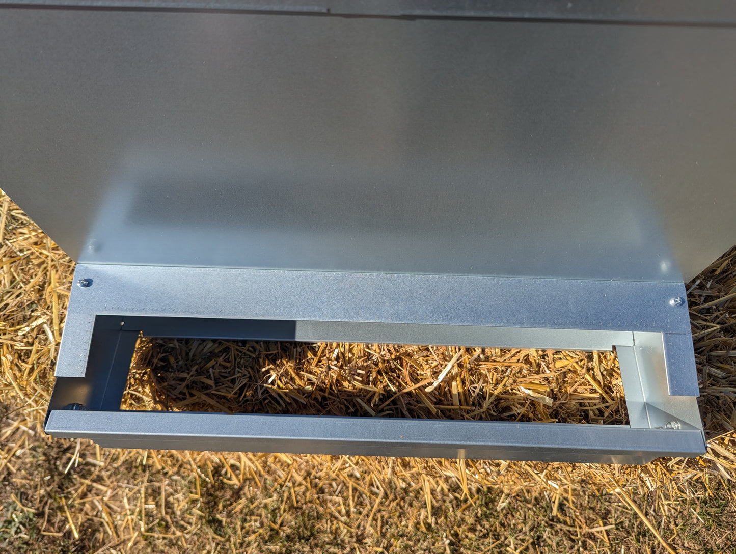 Hen's Choice™ - Roll Out Chicken Nest Box | Reversible | 2 Compartment 21"