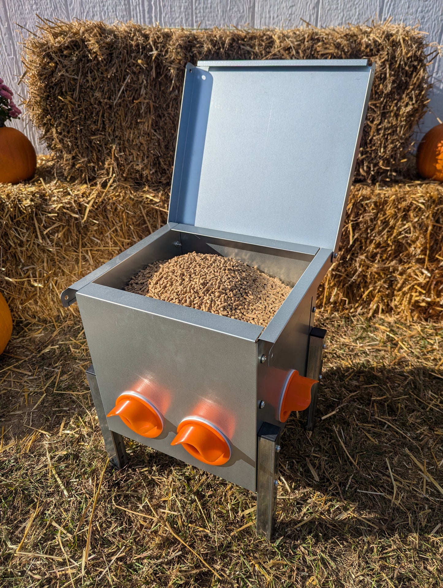 Hen's Choice™ - 25 or 85LB Capacity Automatic Chicken Feeder, Weather Resistant