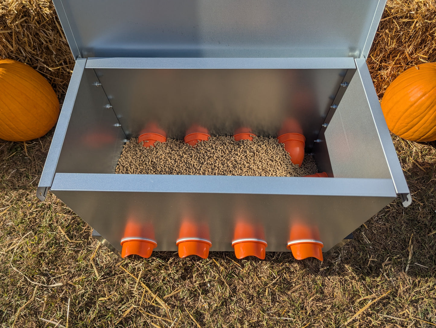 Hen's Choice™ - 25 or 85LB Capacity Automatic Chicken Feeder, Weather Resistant
