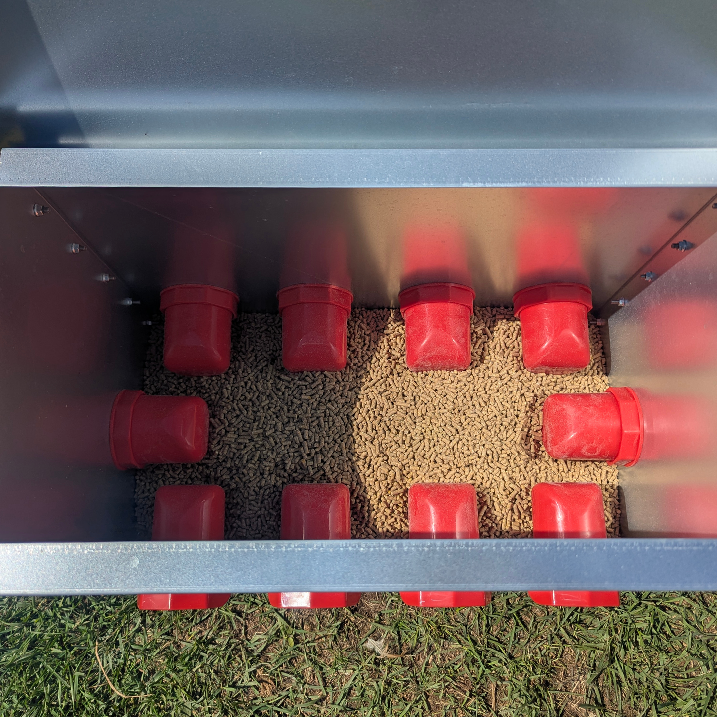 Hen's Choice™ - 25 or 85LB Capacity Automatic Chicken Feeder, Weather Resistant